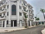 Mua liền kề 2 mặt tiền đường 21m và 17.5m, đối diện Đại họC Thăng Long nhận nhà ngay, LH 083200089