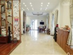 Gia đình tôi cần bán gấp Hoa Sữa 5 DT 300m2 xây dựng 470m2 hoàn thiện đẹp Đông Nam, giá 25 tỷ