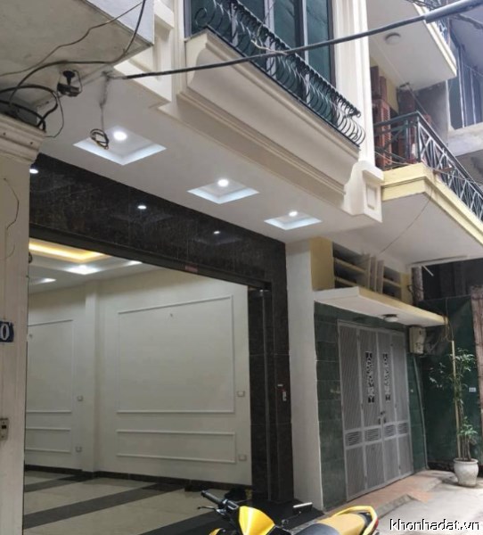 Nhà vừa hoàn thiện Đội Cấn, 35m2, 5 tầng, 3pn. Gần đường ô tô