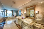 Cô Lan đang cần mở rộng KD, bán gấp căn hộ 6* Ba Đình, đang cho thuê 60 triệu/tháng.