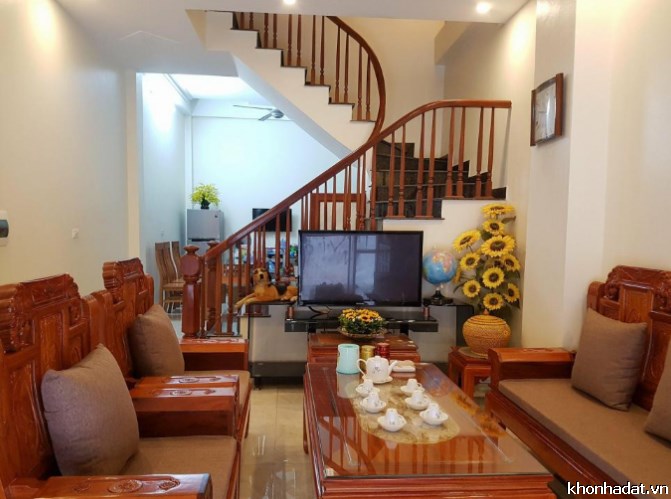 Bán nhà riêng ở luôn khu Thái Hà DT: 36m X 5 tầng Giá: 3.6 tỷ.