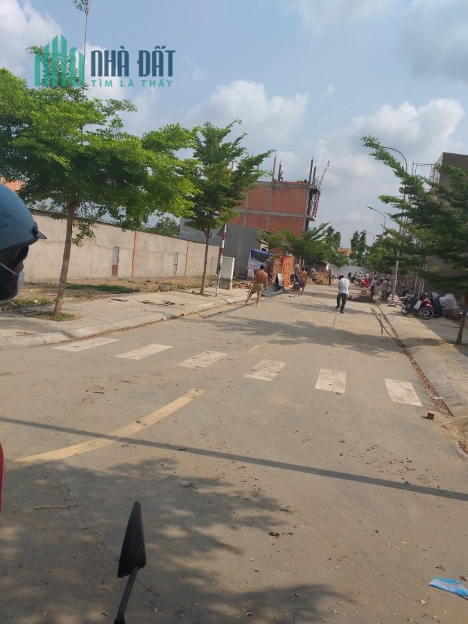 Đất Thạnh Xuân 25 quận 12. DT: 10x11=110m2 giá 4,5tỷ. Đường 11m, Sổ riêng, bao tách thành 2 sổ 55m2