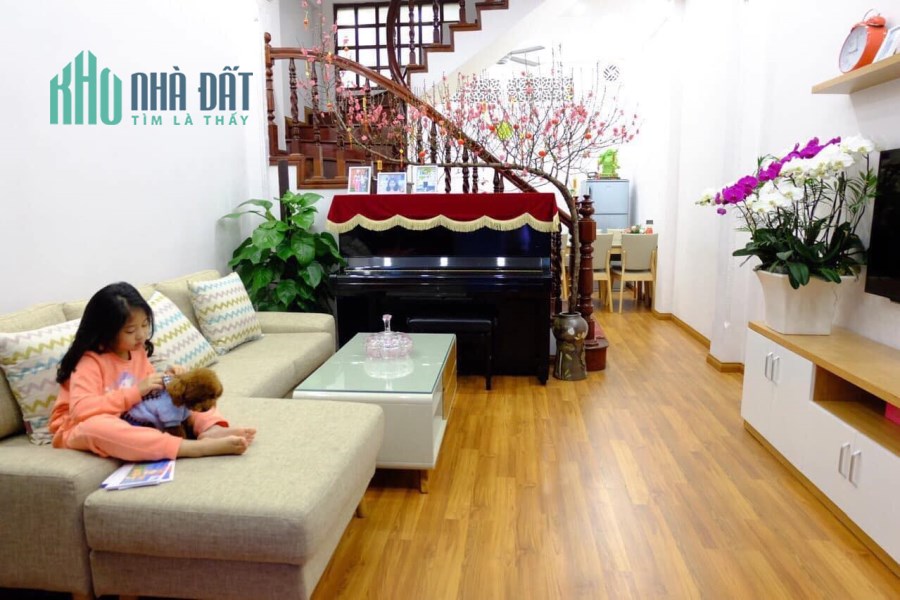 Bán nhà Nguyễn Lân, DT 45m2, 5tầng, MT 4,5m, giá 3.6tỷ.ô tô đỗ cửa, ảnh thật.