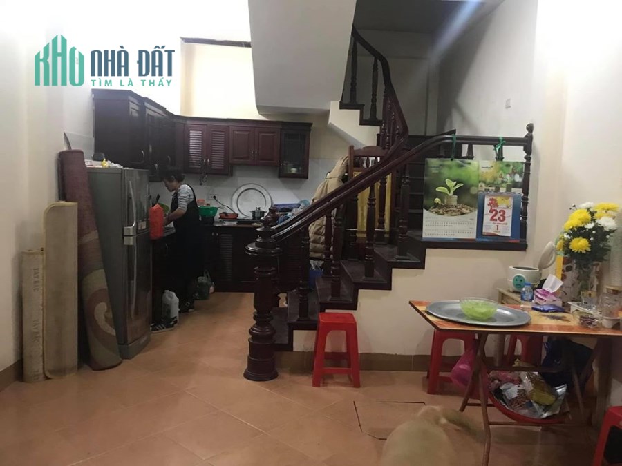 Bán nhà phố Hoàng Hoa Thám, dt 41x 4 tầng, mt4m,giá 3.4 tỷ.