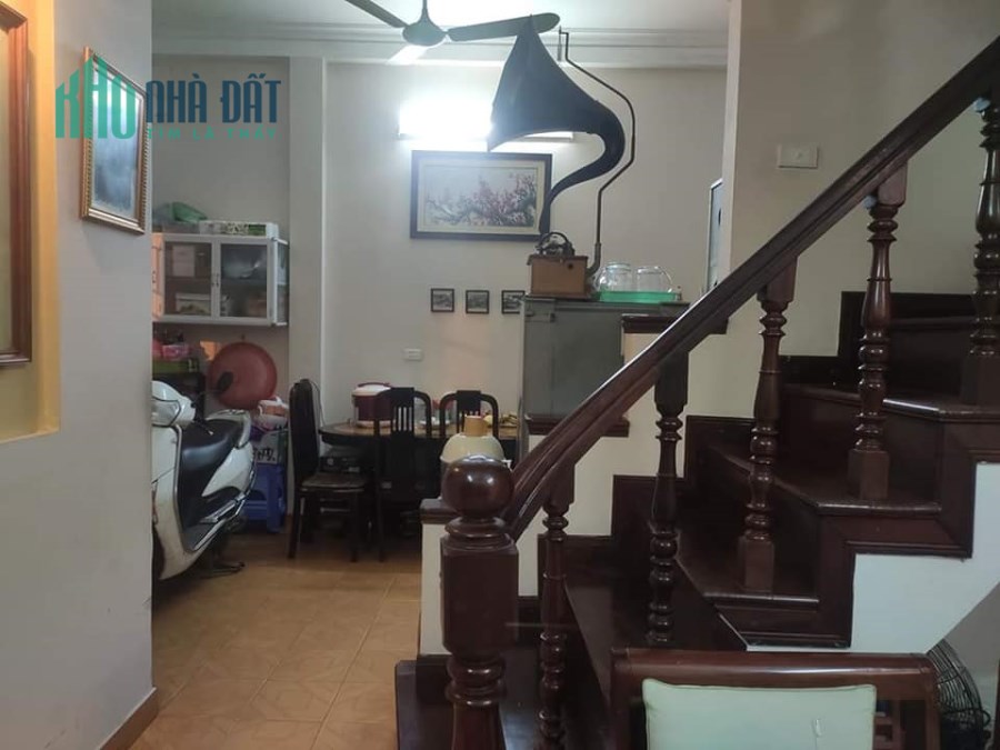 Bán nhà phố Kim Ngưu, dt 44m, 4 tầng, mt 8m, giá 4.55 tỷ.