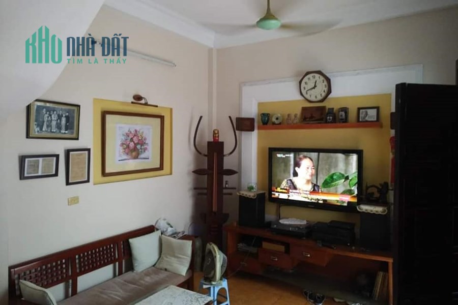 Bán nhà riêng phố Yên Lạc, dt 50mx4t, mt 5m, giá 4.55 tỷ.