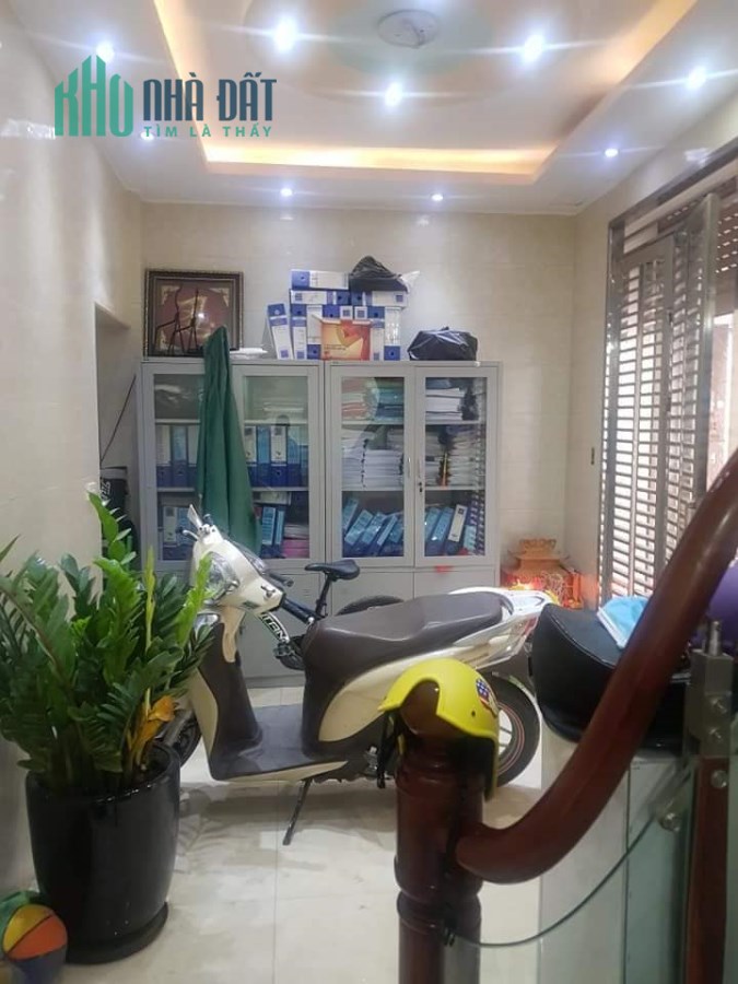 Mặt tiền khủng,  7 chỗ đỗ cửa,  đường Hoa Bằng-Cầu giấy 58mx4T nhỉnh  4 tỷ siêu đẹp LH 0969059243