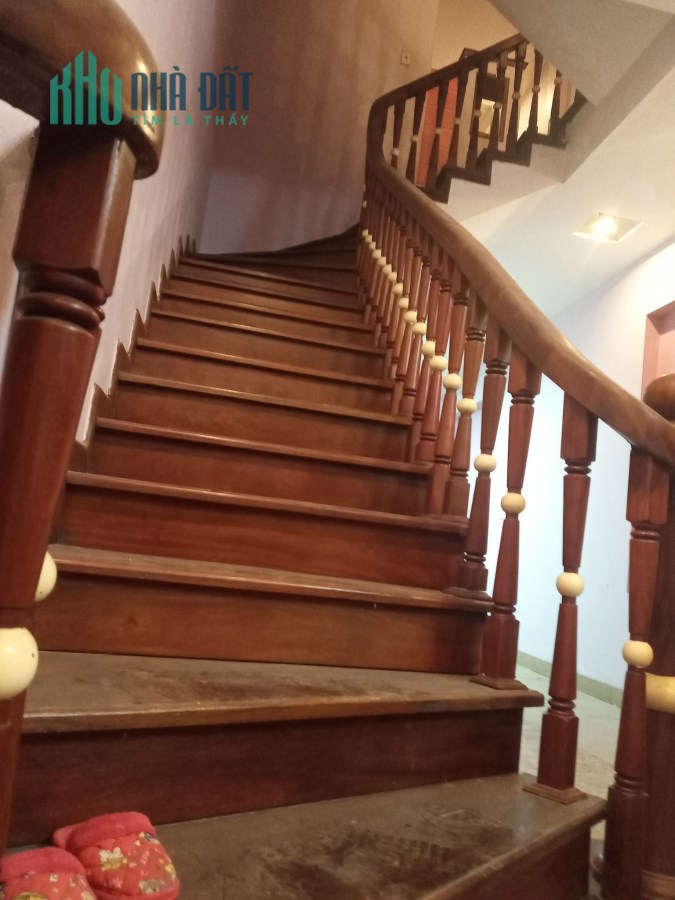 Phố Nhân Hòa, Thanh Xuân, HN. DT 42m2x5T, MT 5,9m. 4 tỷ.