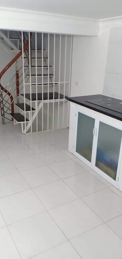 Mặt phố Trại Cá 20m2, kinh doanh, ở luôn, 2.8 tỷ.