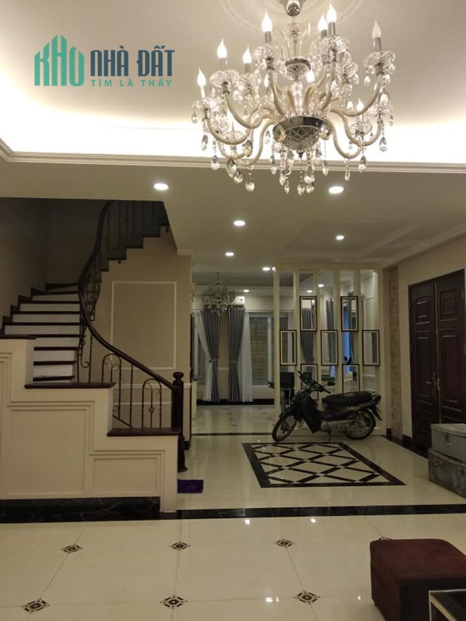 Bán nhà mặt phố Nguyễn Thượng Hiền 460 MT 17m 1 sổ 1 chủ giá chỉ 182 tỷ.