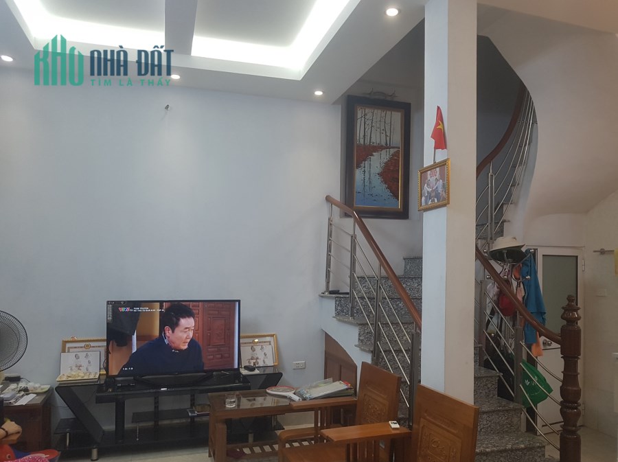 Bông hoa nhỏ, phố Lê Trọng Tấn, Thanh Xuân, HN. DT 45m2; giá 4,25 tỷ.