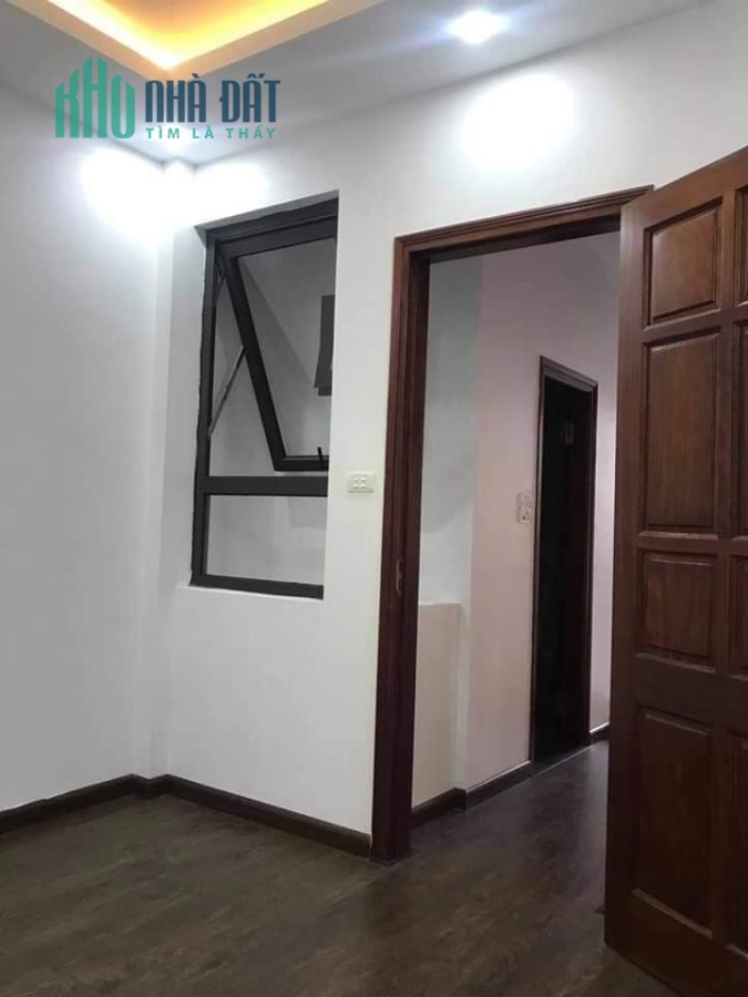 Bán Nhà Bồ Đề 41 M2, 5 Tầng, Mt 4 M, Gần phố Cổ, 0979120272.