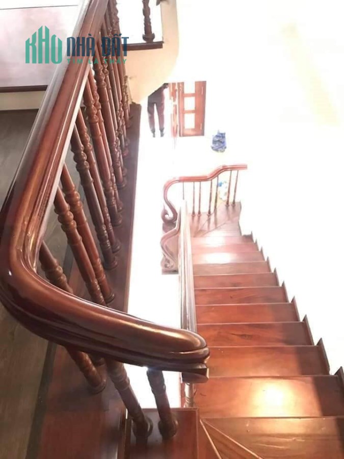 Bán Nhà Bồ Đề 41 M2, 5 Tầng, Mt 4 M, Gần phố Cổ, 0979120272.