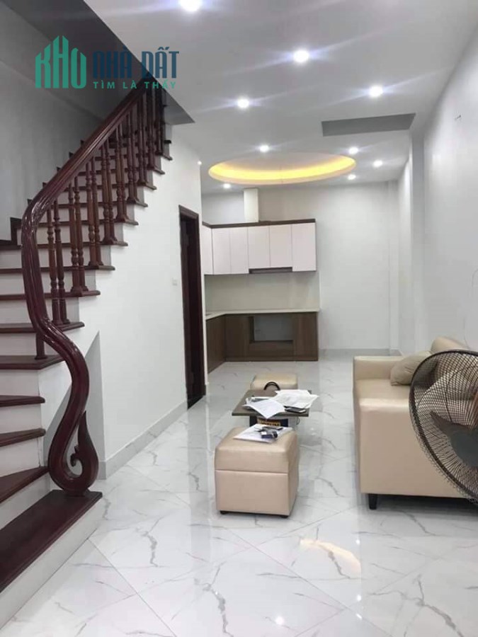 Bán Nhà Bồ Đề 41 M2, 5 Tầng, Mt 4 M, Gần phố Cổ, 0979120272.