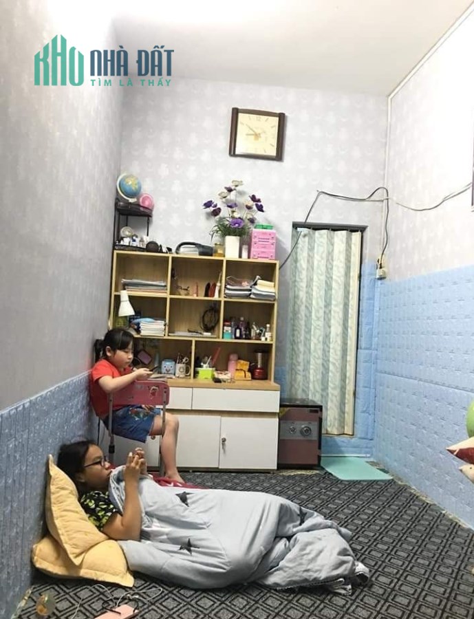 Bán nhà Văn Hương, ở luôn, ngõ nông, 4 tầng, giá 1.35 tỷ.