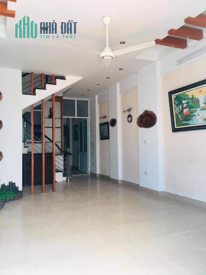 Nhà rộng 60m2 ở ngõ 1 ĐÌnh Thôn cần cho thuê