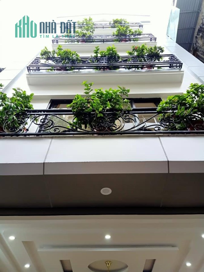 Bán nhà Phố Lê Đức Thọ  cách ô tô đỗ 10 m Diện tích 45m2 mặt tiền 5,7m giá 3,75tỷ.