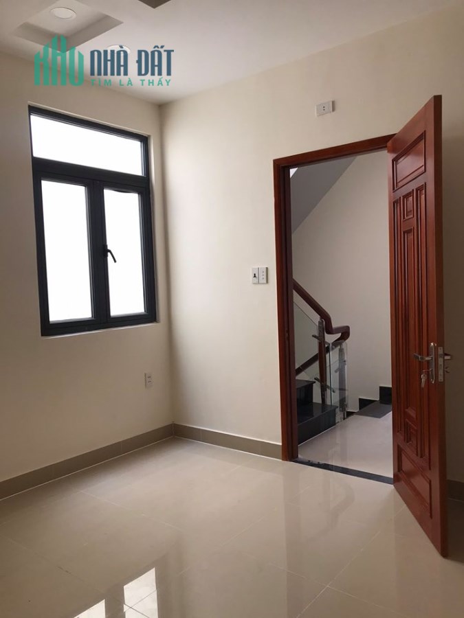 Bán gấp Nhà hẻm xe hơi Đường 8, chợ Hiệp Bình. 1 trệt, 2 lầu, 1 tum. Giá cực tốt.