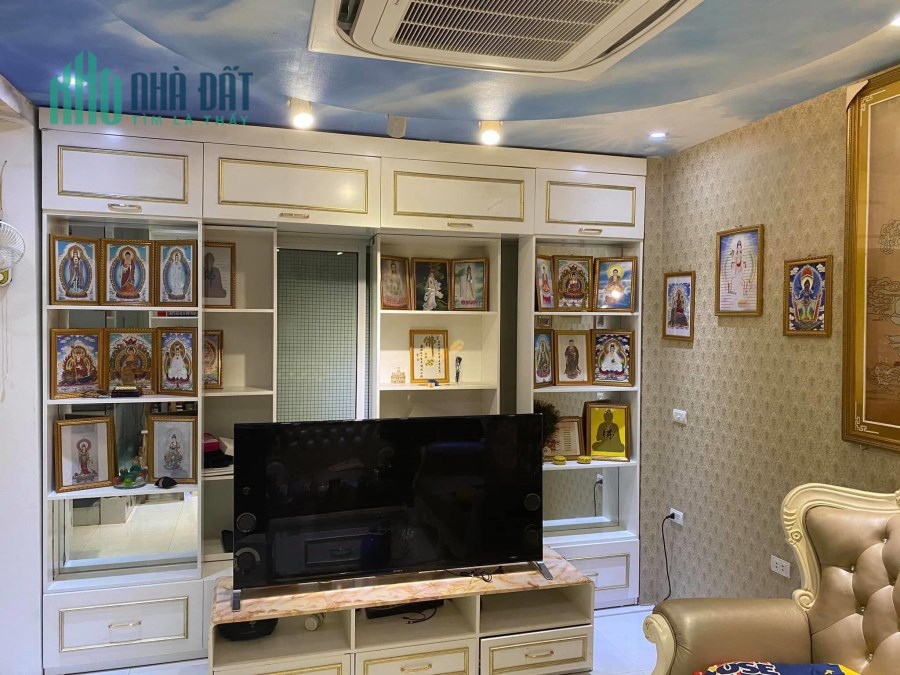 Cần bán nhà Trương định . Nhà đẹp, ở luôn, thiết kế hiện đại, sổ đỏ đẹp.tiện ích phong phú.