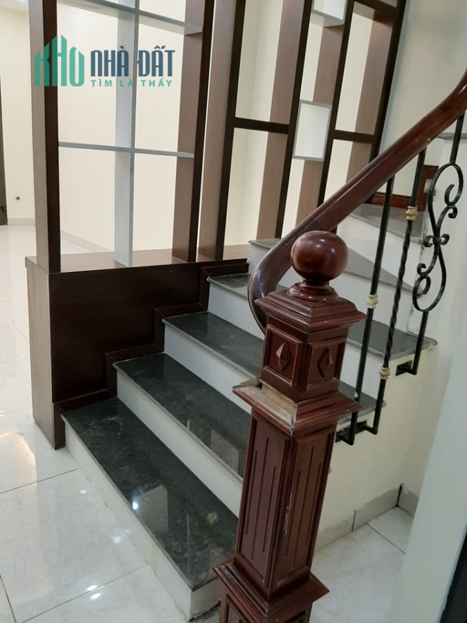 Bán Nhà Ngọc Thụy 40 M2 x 5 Tầng Chỉ 2,6 tỷ, 0979120272