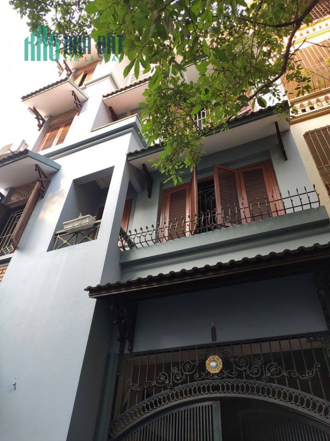 Bán biệt thự  Lạc Long Quân100 m2, 4 tầng, MT 7.4m, 15 tỷ.