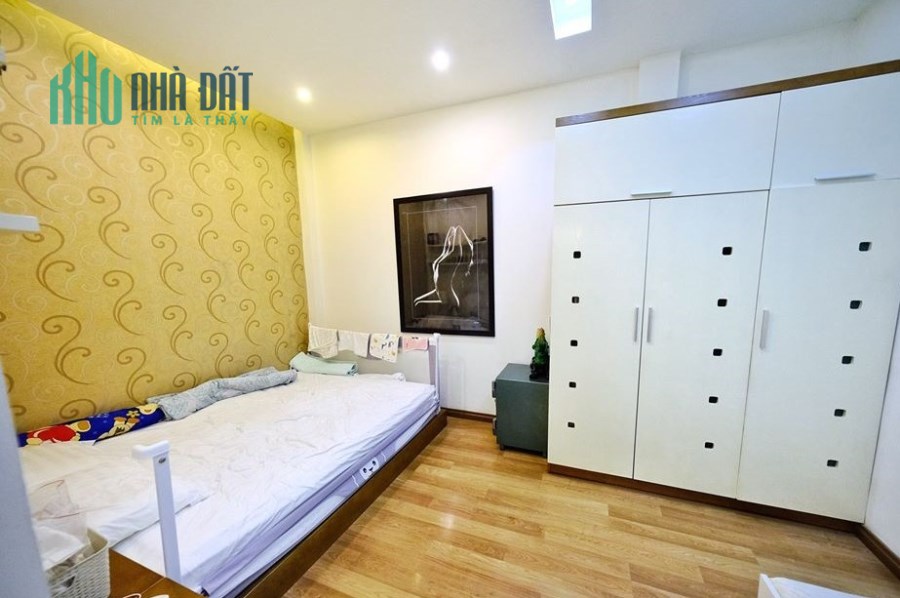 Bán nhà Kim Mã, ngõ ô tô, 5 tầng, 40m2, ở luôn, kinh doanh, 5.1 tỷ.