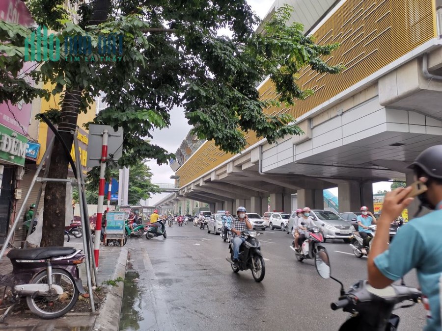 Bán nhà mặt phố Nguyễn Trãi, mặt tiền 5m, vỉa hè 3m, 9 tỷ.
