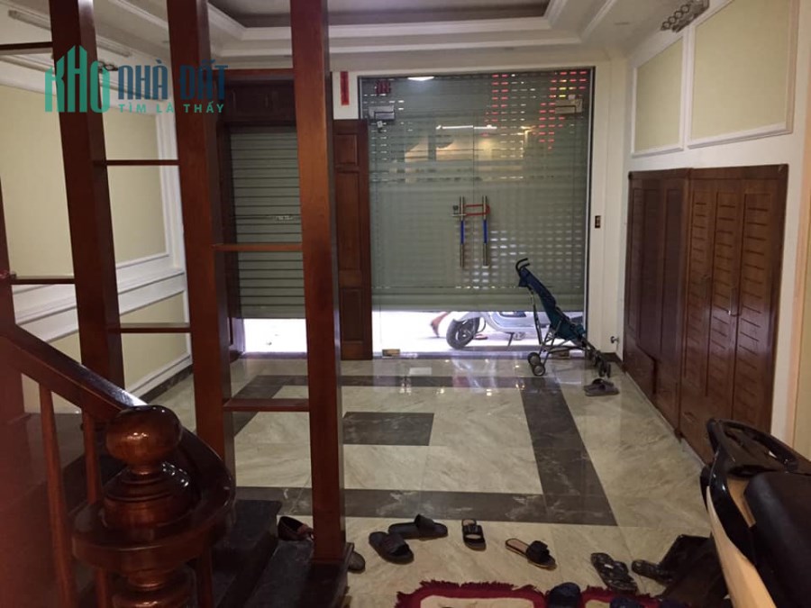 Bán gấp nhà Đẹp Hoàng Quốc Việt, Nghĩa Đô 46m2x7 tầng, MT:4m giá 6 tỷ, 3 mặt thoáng