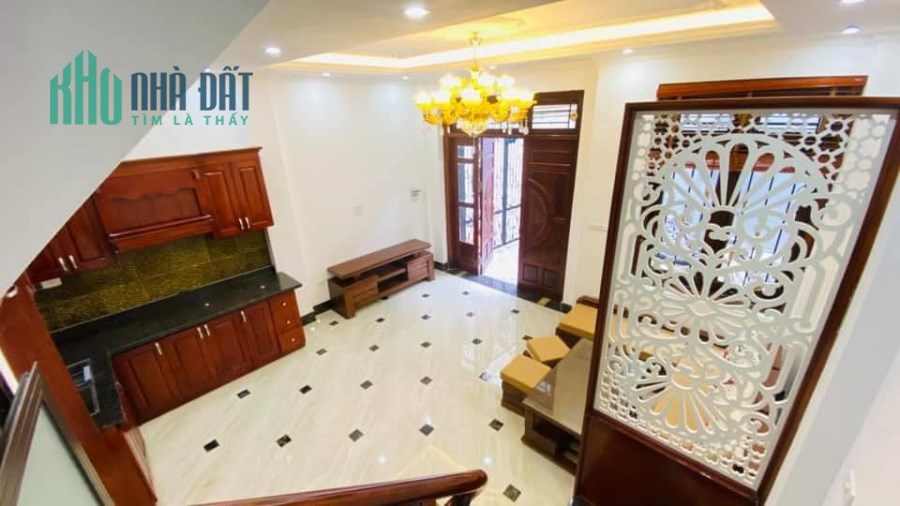 Cần bán nhà phố Tú Mỡ, mặt tiền 5m, 5 tầng, 40m2 mà chưa đầy 4.3 tỷ