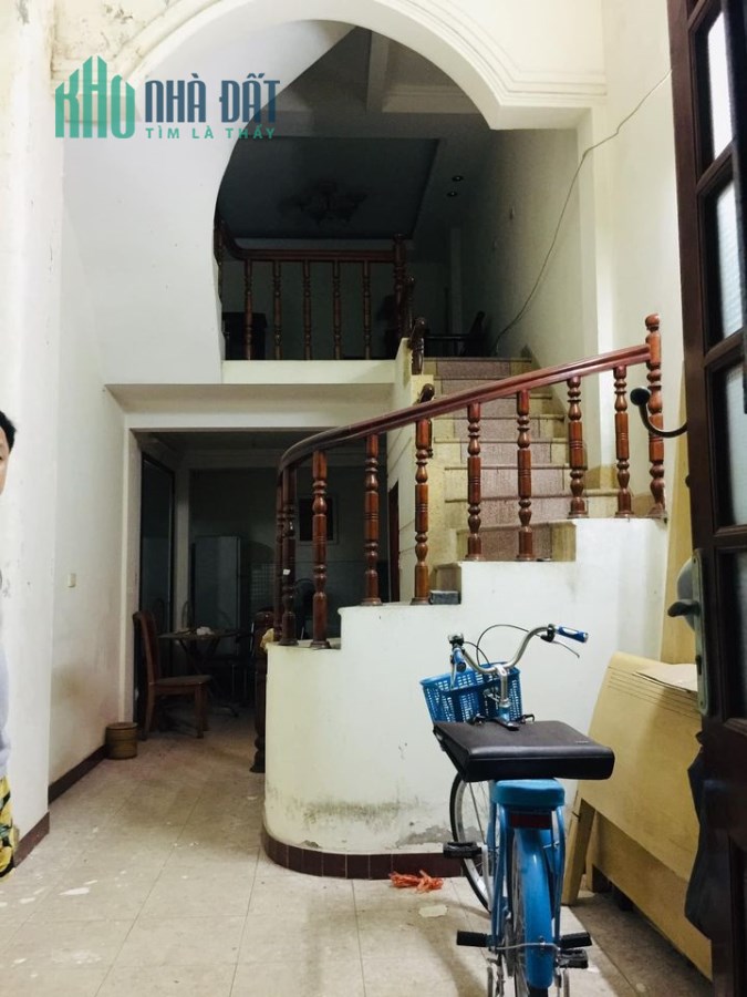 Cực hiếm! Bán nhà 5T đường Láng DT 36m2 ô tô đỗ cửa, ngõ thông giá 4.2 tỷ