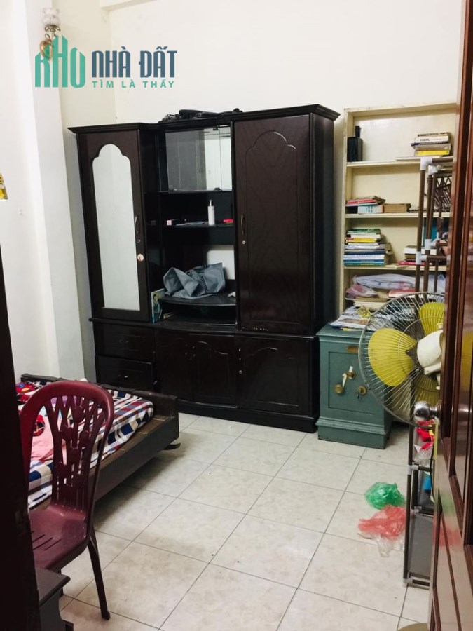 Cực hiếm! Bán nhà 5T đường Láng DT 36m2 ô tô đỗ cửa, ngõ thông giá 4.2 tỷ