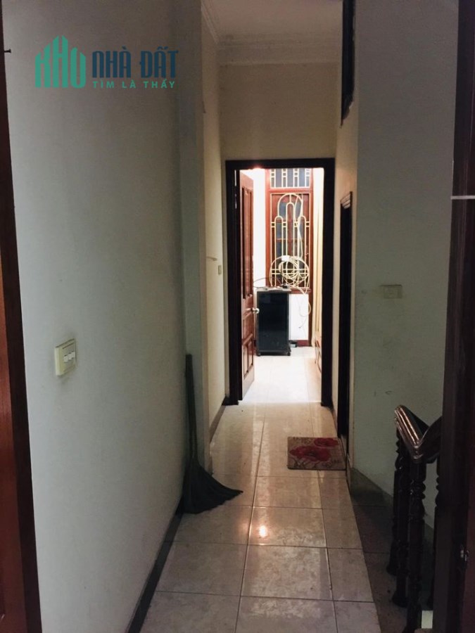 Cực hiếm! Bán nhà 5T đường Láng DT 36m2 ô tô đỗ cửa, ngõ thông giá 4.2 tỷ