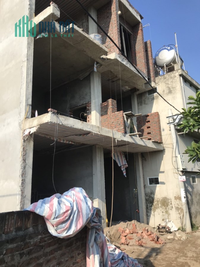 Cần bán gấp 2 nhà liền kề sắp hoàn thiện trong làng Cự Đà gần sát KĐT Thanh Hà. LH ngay 0355150964