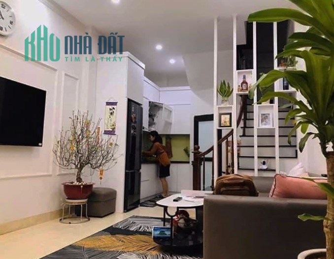 Hiếm bán nhà Giang Văn Minh, 50m2, 5 tầng, MT: 7.1m giá chỉ 7.7 tỷ, ô tô vào nhà, KD