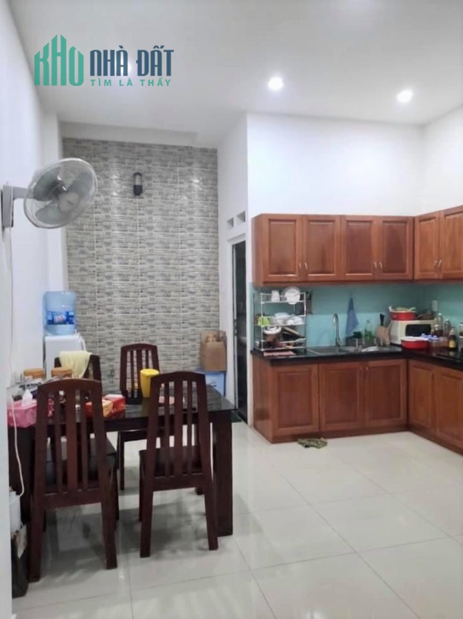 Bán nhà gấp nhà CMT8 Tân Bình, 3ty5 để lại nội thất cho người mua, Liên hệ: 0933169674