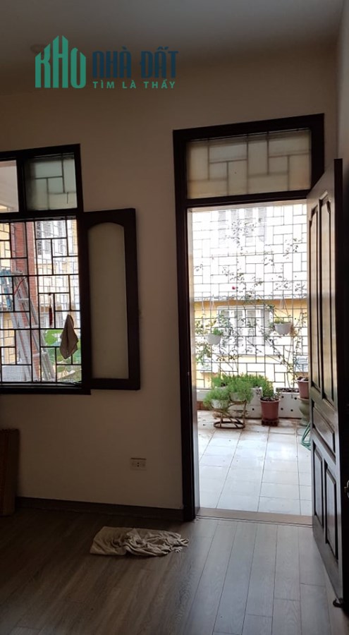 Bán nhà Nguyễn Trãi, 77m2, 4T, 7 chỗ vô nhà, 6.35 tỷ, 50m ra phố.