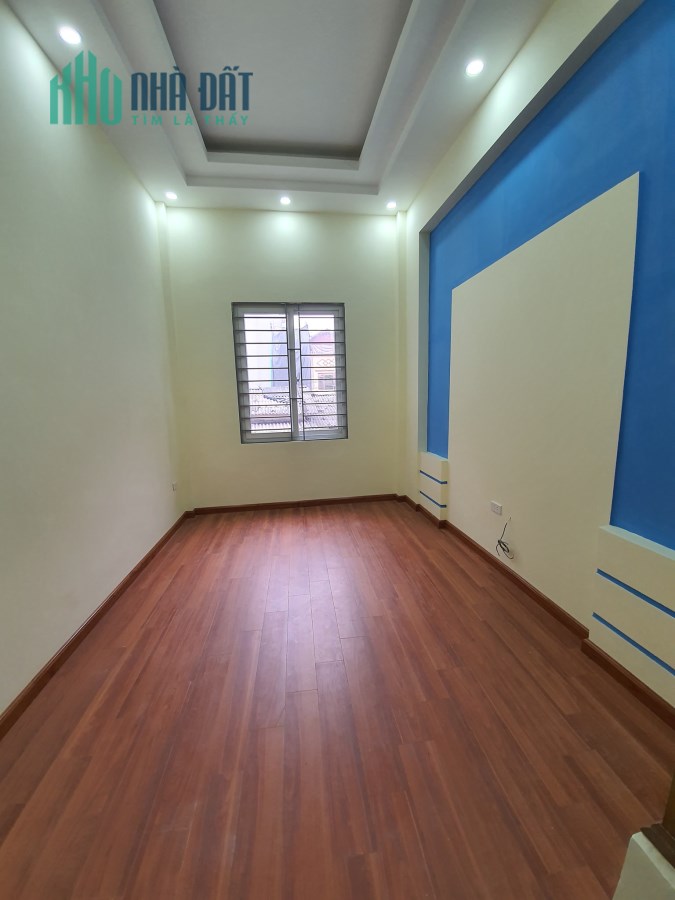 Bán nhà đẹp ngõ phố Trần Bình, 35m X5 tầng, giá chỉ 3.1 tỷ.