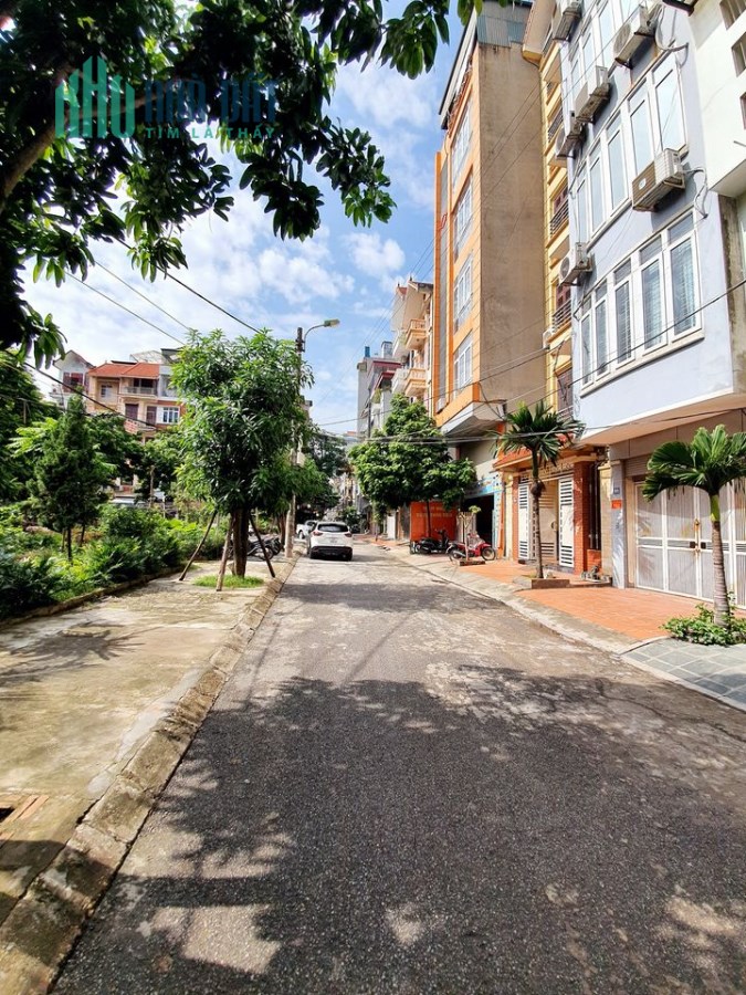Bán nhà phố Nguyễn Văn Cừ,lô góc,kinh doanh,ô tô tránh,85m,mt 6,7m,giá 6,93 tỷ.Lh:0989126619.