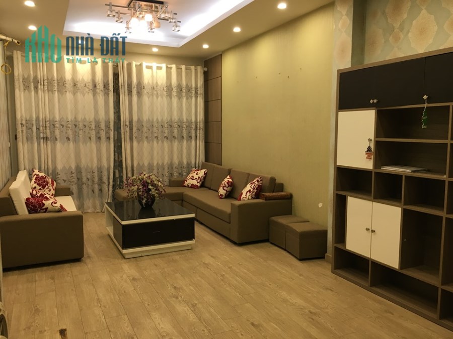 Nhỉnh 7 tỉ có nhà đẹp 50m2, ô tô đỗ cửa , kinh doanh đỉnh phố Nguyễn Ngọc Vũ.