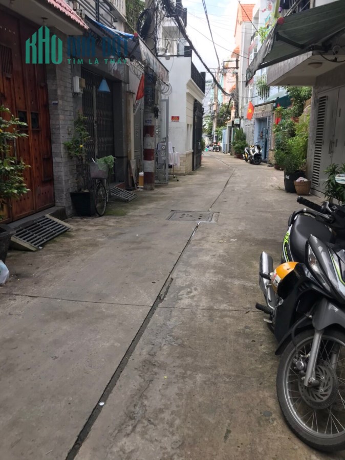 Nhà cấp 4 hẻm xe hơi ngay chợ Phạm Văn Hai, Tân Bình, DT 28m2,2tỷ75. Liên hệ 0933169674