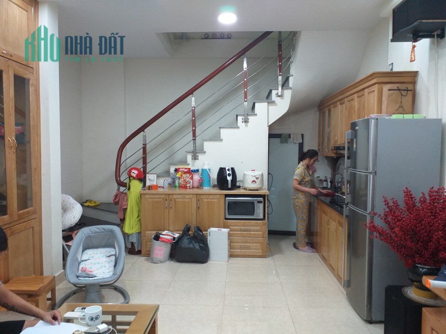 Nhà đẹp 32m2, phân lô, ngõ rộng, Lạc Long Quân, Cầu Giấy 3.65 tỷ