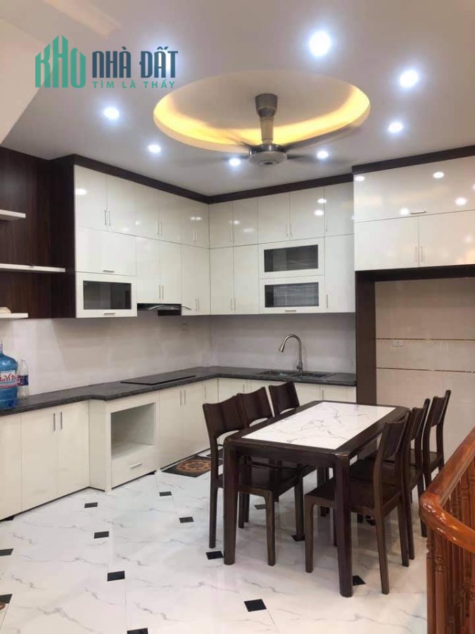 Bán gấp nhà Nguyễn Trãi 50m2,MT5m, 4 tầng, nhà đẹp giá chỉ hơn 3Tỷ. LH 0375166243