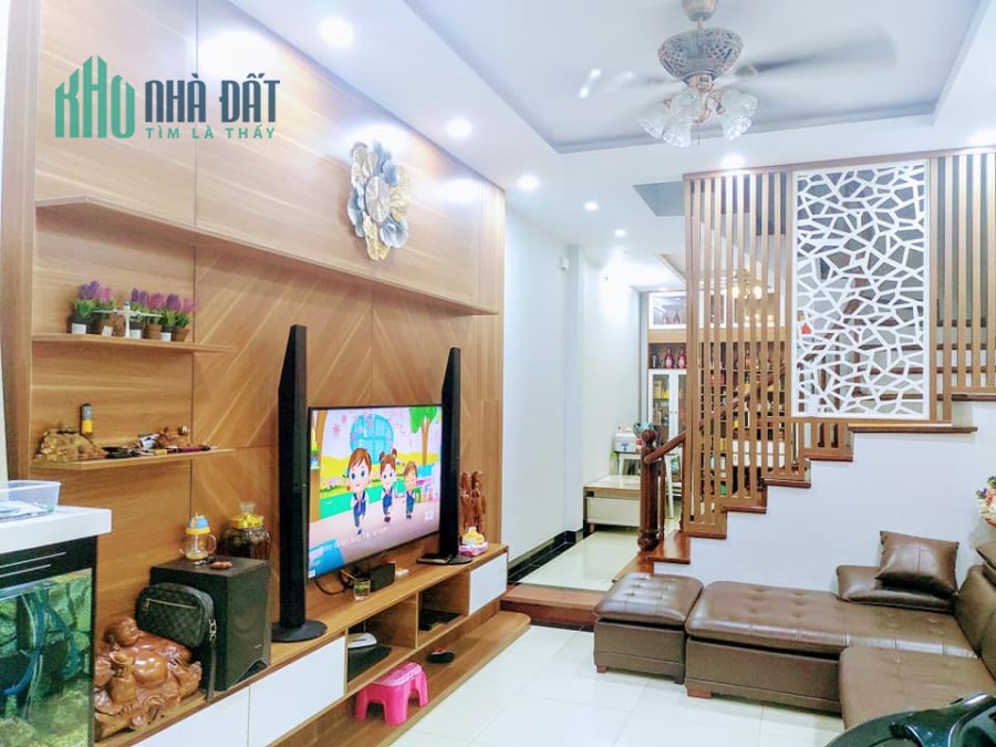 Gần Mặt Phố Khương Đình  Nhà 5 Tầng, Mặt Tiền 3.8m Giá 6.4 Tỷ.