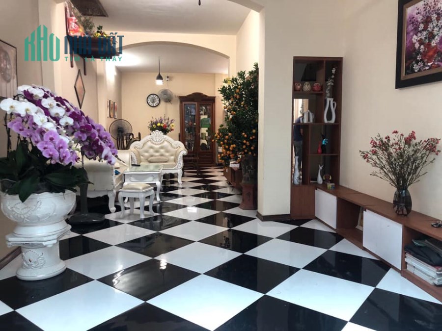 Chính chủ bán nhà Hoàng Quốc Việt 80m2, mặt tiền 6.1m,ga ra ô tô, lh 0913152363