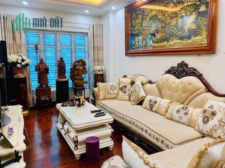 Bán gấp nhà Quận Hai Bà Trưng 5 tầng, ô tô đỗ cửa, giá chỉ 5 tỷ. Liên hệ Luận: 0981381401.