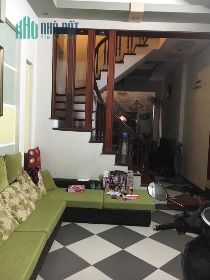 Bán Nhà Gấp Phố Hoa Bằng Cầu Giấy, 45m2*4 Tẩng, Giá 4,2 Tỷ Có Thương Lượng.