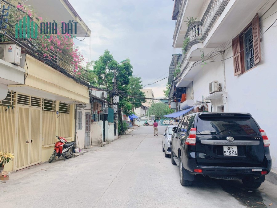 Nhỉnh 6 tỷ phố Nghi Tàm, ô tô, dt 40m, C4, mt 3,5m