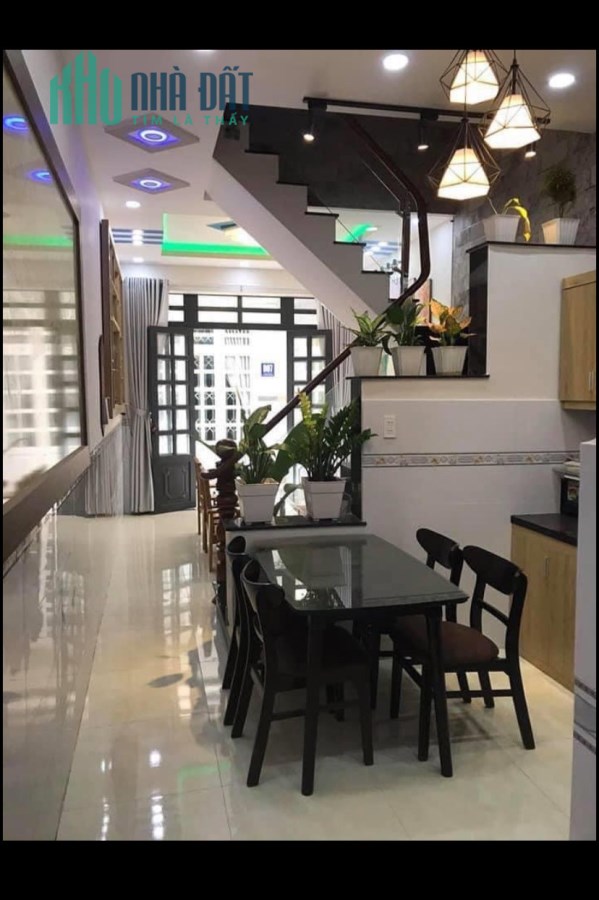 Xe tải đố trước nhà, đường Hồ Thị Kỷ, P.1, Q.10, DT42m2, chỉ 7tỷ2.