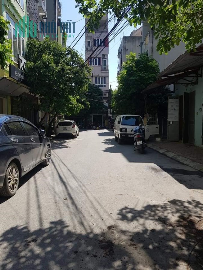 Bán đất phố Ngô Gia Tự,50m,giá 2,3 tỷ.Lh:0989126619.