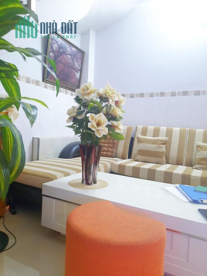 Chỉ 4 tỷ, Nhà Quận 3 gần 30m2 5 tầng BTCT cách mặt tiền 10m